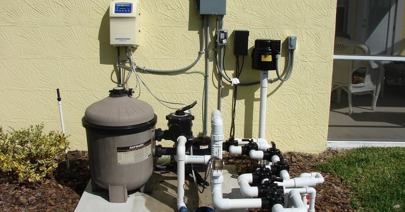 Air dans la pompe piscine : les causes et solutions pour la purger