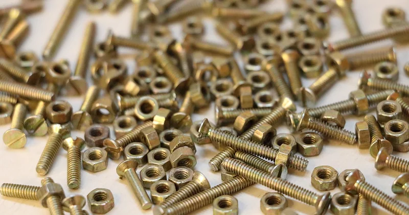 Les exceptions qui changent tout : le filetage inversé