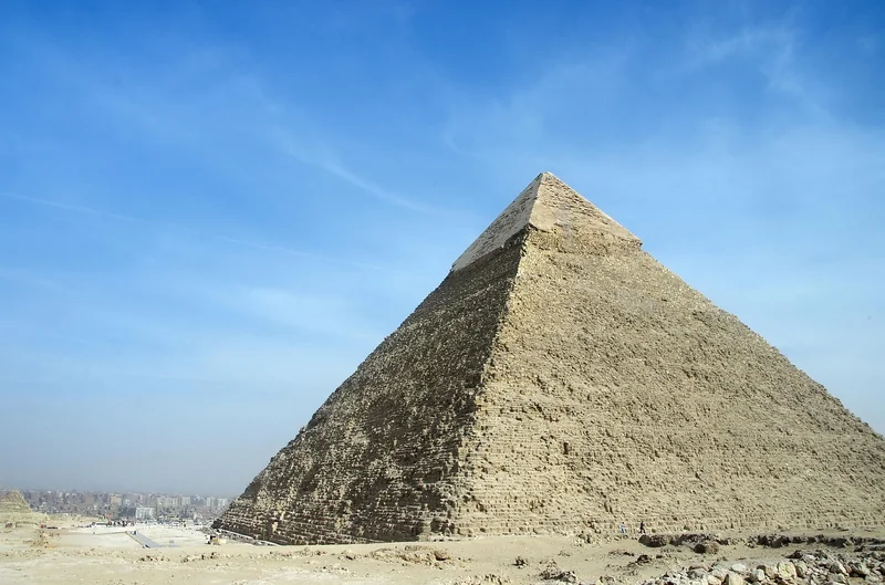 Préparer le mur : la clé d’une pose qui dure