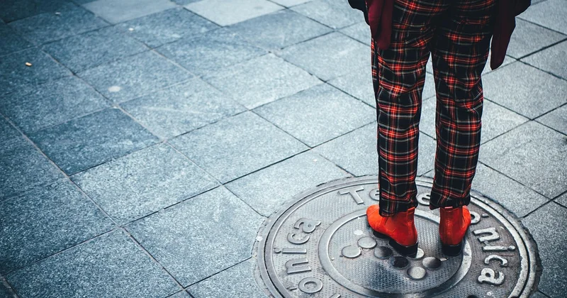 Comment camoufler un trou dans du carrelage ? Les techniques qui sortent de l'ordinaire